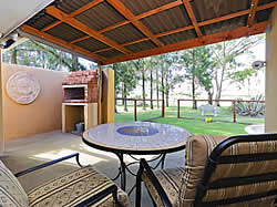 Romantic, comfortable and very well equipped self catering accommodation at Blue Roan Farm in Magaliesburg