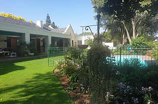 bed & breakfast retreat with 4 executive and studio units, in Bryanston